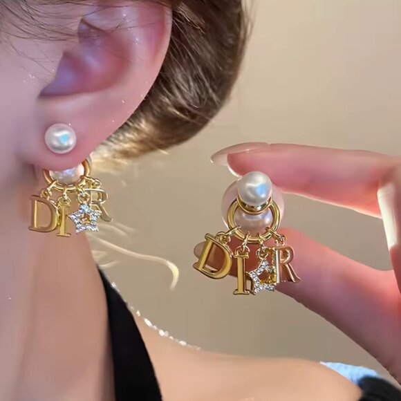 Dior Tribales Pearl and Gold Stud Earrings - Picture 13 of 16